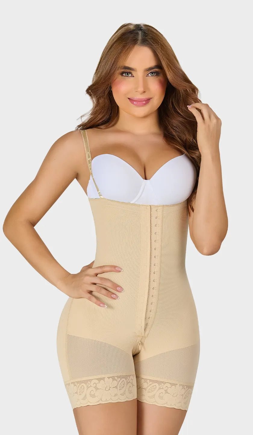 Faja beige moldeadora colombiana corta strapless, tiras removibles, silicón en pierna y 2 niveles de ganchos. Cierre inferior y realce natural de glúteos. Ordena hoy, envío a todo México. 