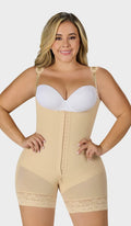Faja beige colombiana corta, senos libres con hombreras removibles, encaje siliconado en pierna, ganchos en 2 niveles y cierre inferior. Realce natural de glúteos. Envío a México.