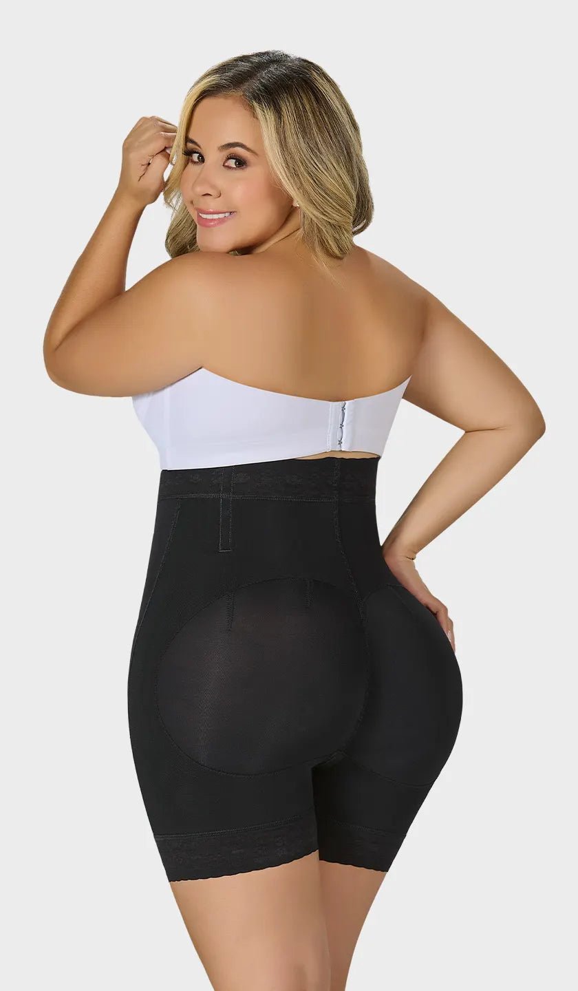 Short colombiano negro talle extra alto con encaje siliconado en cintura y pierna. Cierre inferior y realce natural de glúteos. Compra en línea, envío a México.